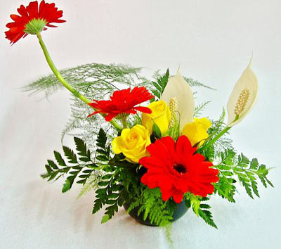 Những mẫu cắm hoa để bàn đơn giản đẹp nhất | VFO.VN