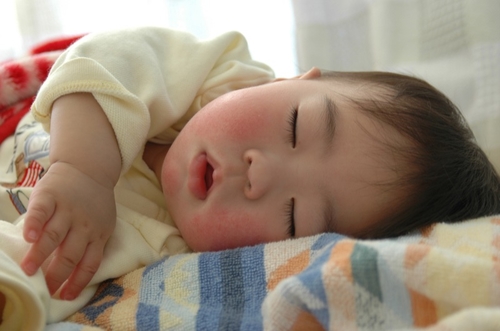 Cách rèn trẻ sơ sinh tự ngủ ngon  Vinmec