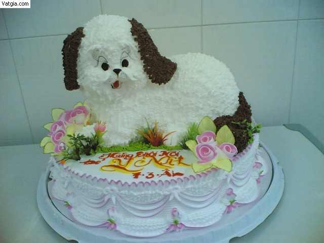 Bánh kem sinh nhật bé gái 1 tuổi chó hồng fondant | vuatrangtri.vn