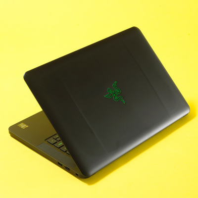 razer-blade-2-mon-do-cong-nghe-dang-mo-uoc-cua-game-thu.jpg