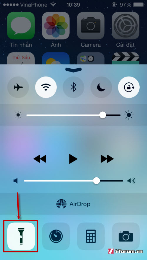bat-den-flash-iphone.jpg