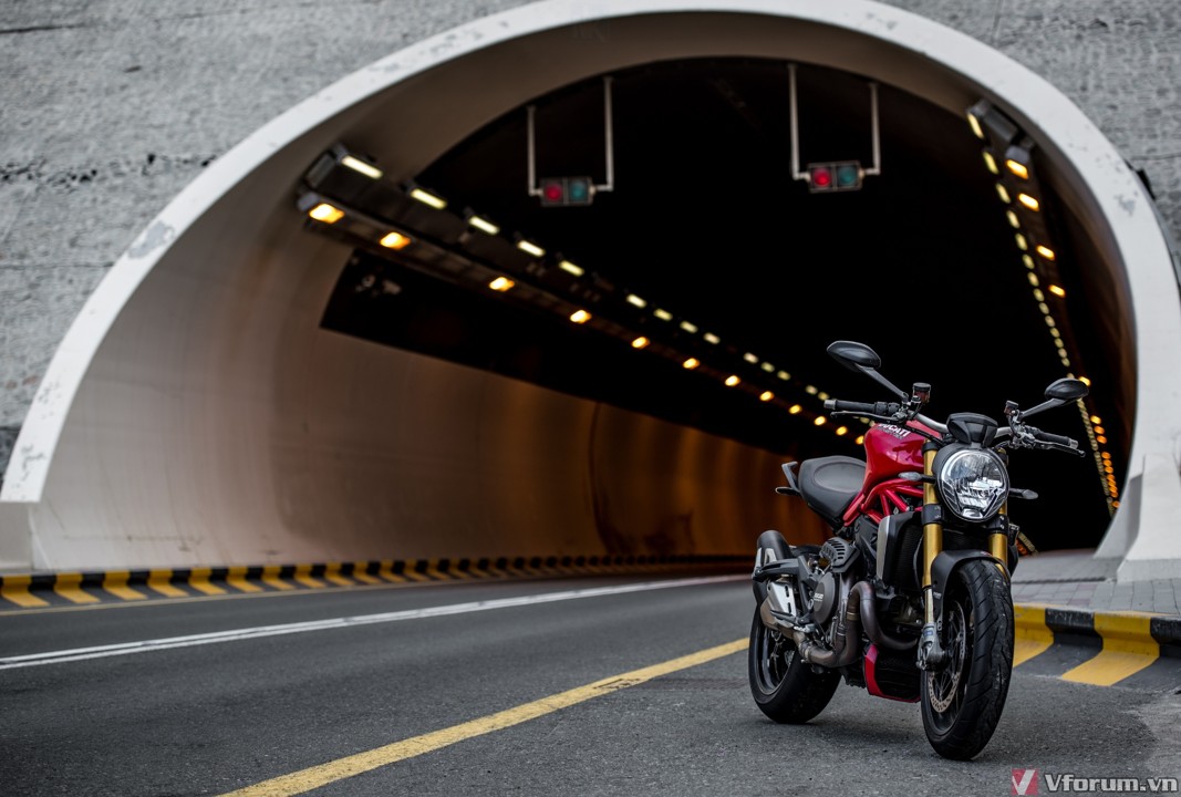 87361281-ducati-monster-1200-s.jpg
