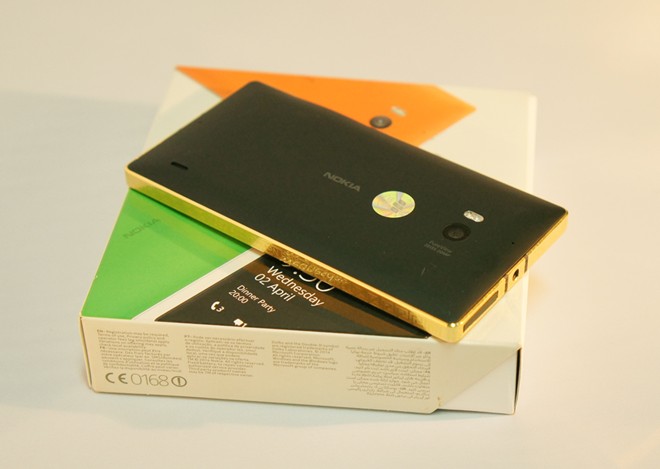 9-trieu-nen-mua-dien-thoai-nao-lumia-930-gold.jpg