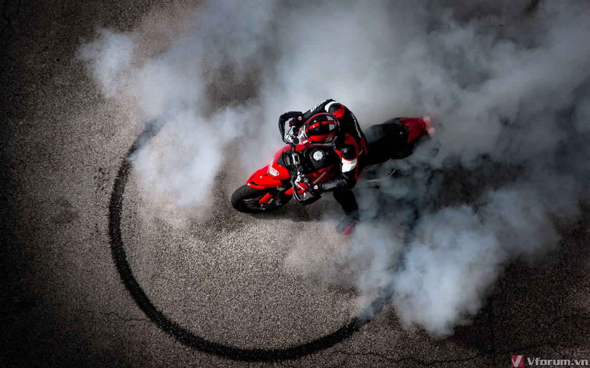 motocycles-popular-motorcycle-ducati-hyperstrada-072585.jpg