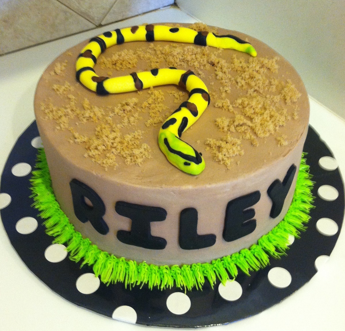 Bánh kem sinh nhật hình con rắn lạ mắt tặng anh yêu - Bánh Thiên Thần :  Chuyên nhận đặt bánh sinh nhật theo mẫu