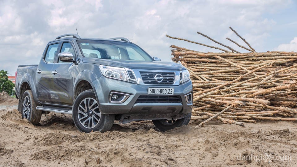 nissan-navara-2015.jpg