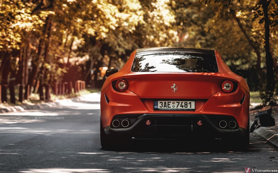 Hình nền siêu xe Ferrari tuyệt đẹp cho màn hình desktop  VFOVN