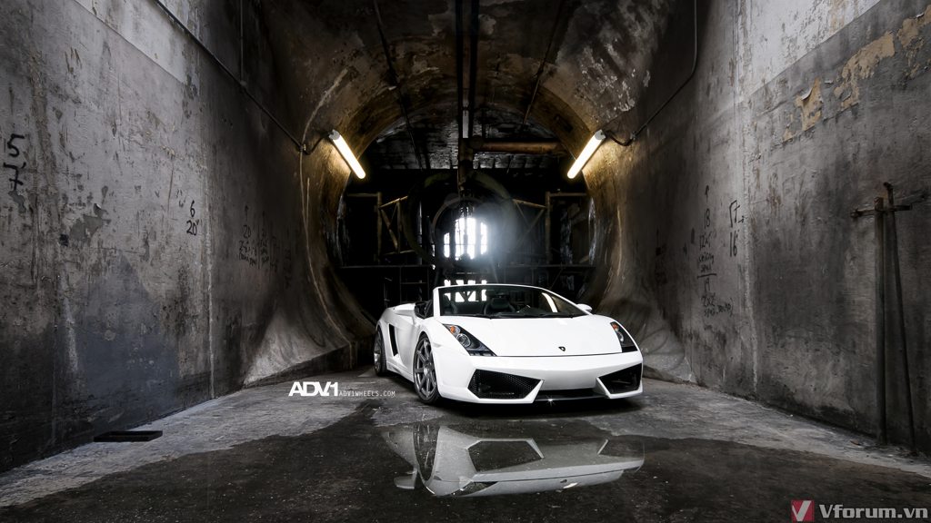 Bạn đam mê các loại xe thể thao và hiệu suất cao? Hãy thưởng thức chiếc Lamborghini đầy quyến rũ với thiết kế tối giản và đẳng cấp tột đỉnh trong mọi chi tiết. Điều đáng chú ý nhất là sức mạnh của động cơ, khiến chiếc xe này trở thành một thành tựu về kỹ thuật. Hãy thấy vóc dáng thể thao cùng sức mạnh hấp dẫn của Lamborghini.