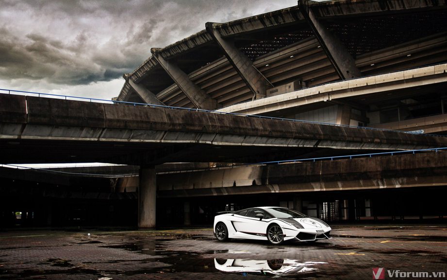 hinh-nen-lamborhini-aventador-9.jpg