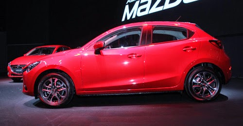 mazda-2-vs-toyota-yaris-2015(1).jpg