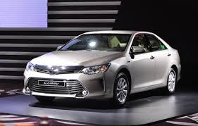 gia-ban-xe-camry-2016-1.jpg