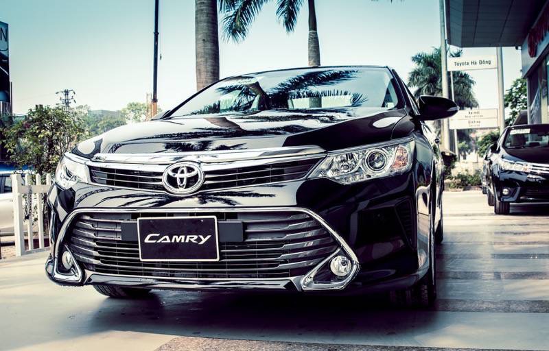 gia-ban-xe-camry-2016-7.jpg