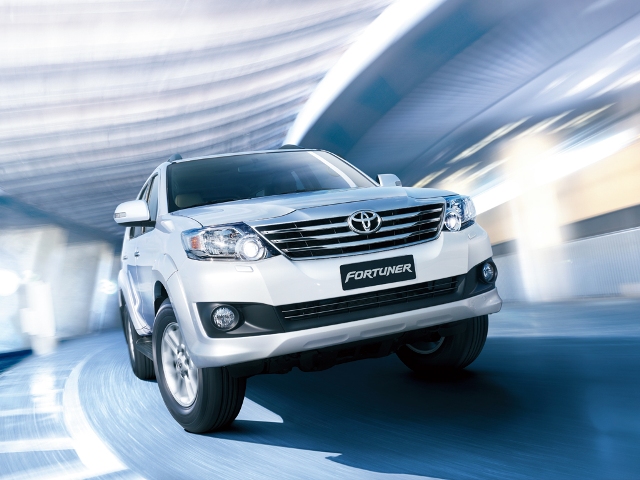 gia-ban-xe-toyota-fortuner-2016-2.jpg