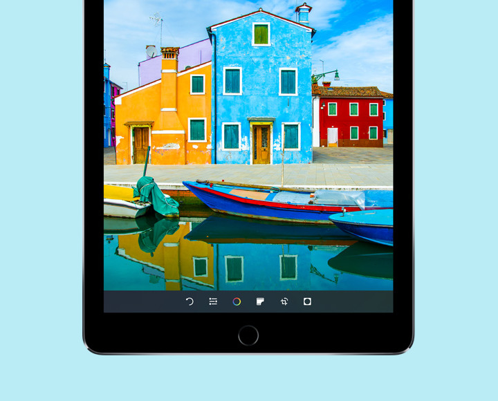 ipad-pro-9.7-has-a-brighter-screen-with-broader-color-output.jpg