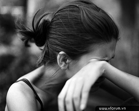 Những hình ảnh cô gái buồn khóc chạm tới trái tim người nhìn Trường THPT Kiến Thụy