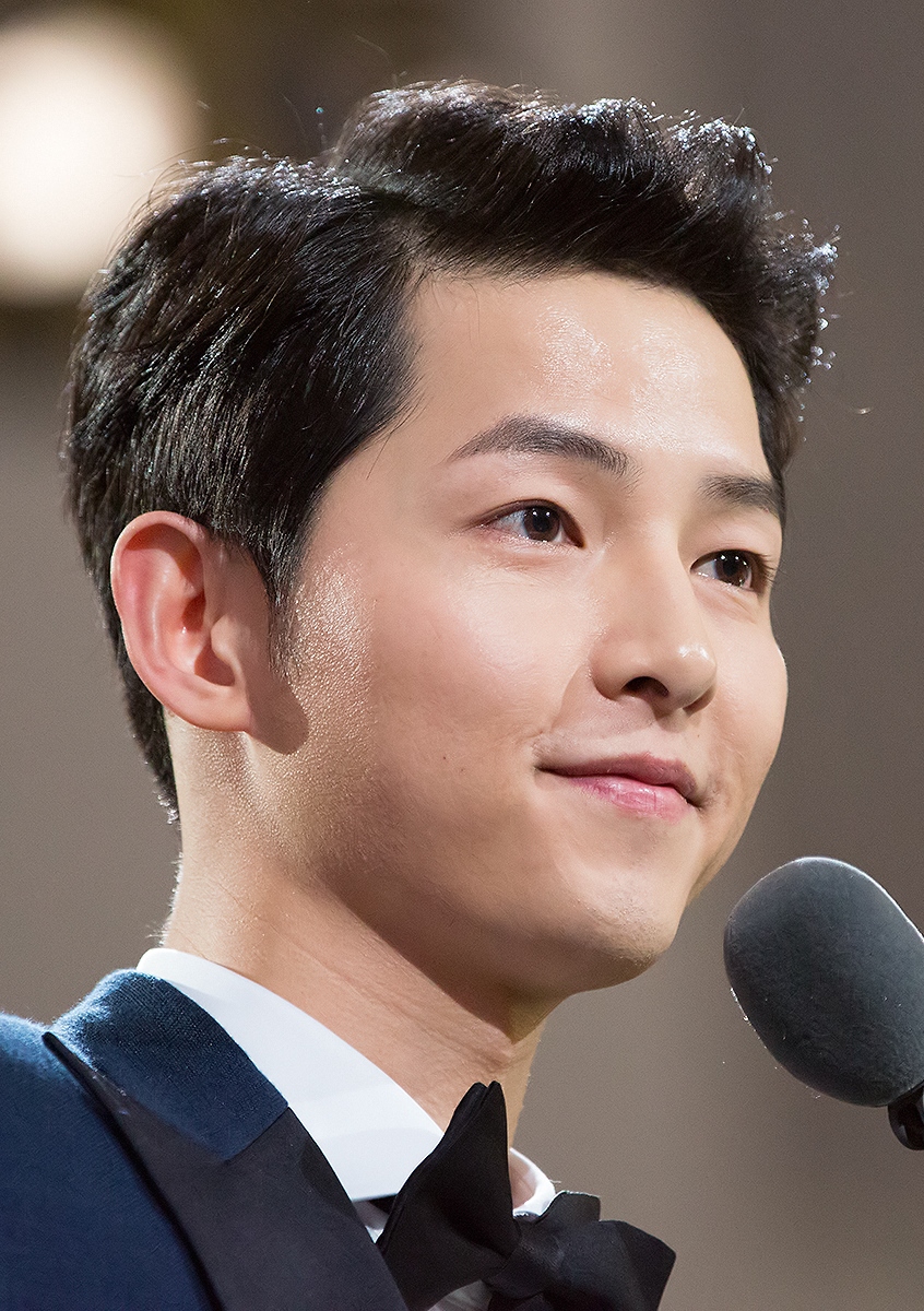 song-joong-ki-at-style-icon-asia-2016.jpg