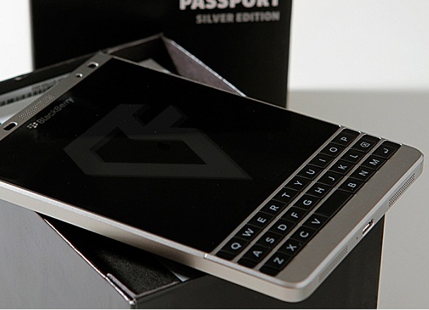 blackberry-passport-silver-03(1).jpg