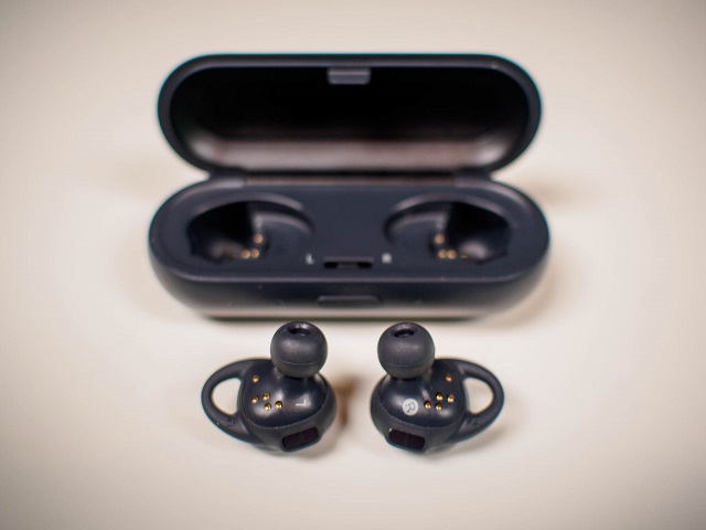 44-samsung-gear-iconx.jpg