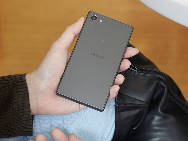 6-xperia-z5-compact.jpg