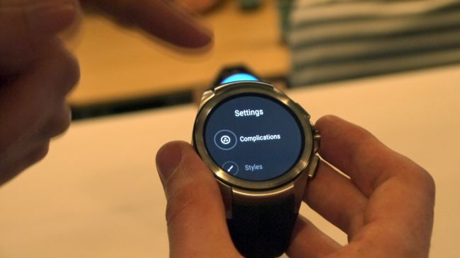 8-2-android-wear-2.0-widgets.jpg