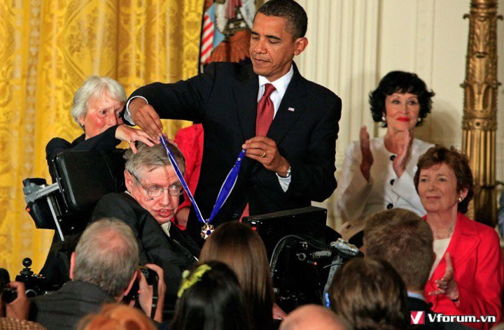 stephen-hawking-la-ai-nhung-dong-gop-va-cuoc-doi-cua-stephen-hawking-3.jpg