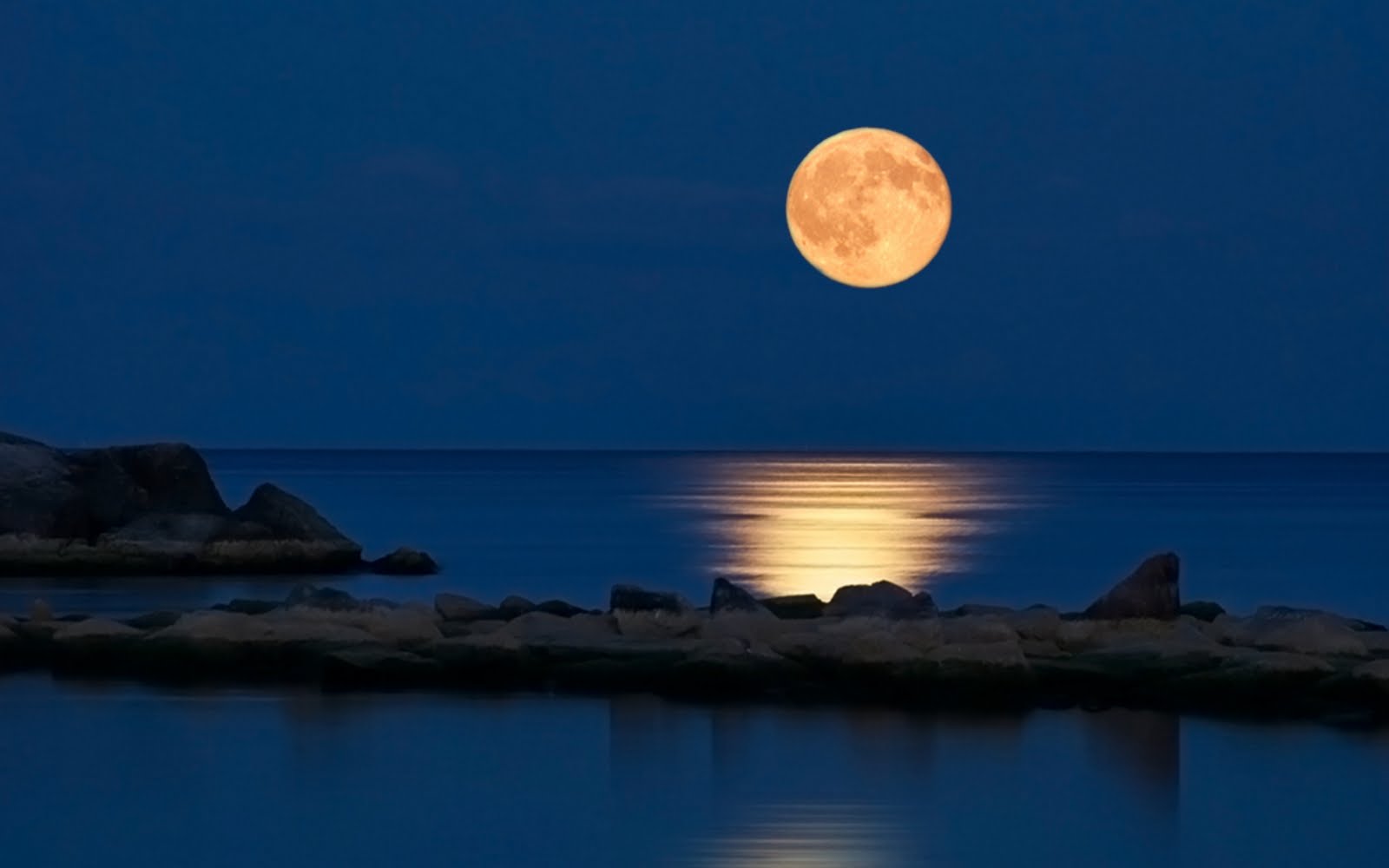 Ánh trăng giữa màn đêm yên tĩnh | Ánh trăng, Phong cảnh, Nhiếp ảnh ngoài  trời