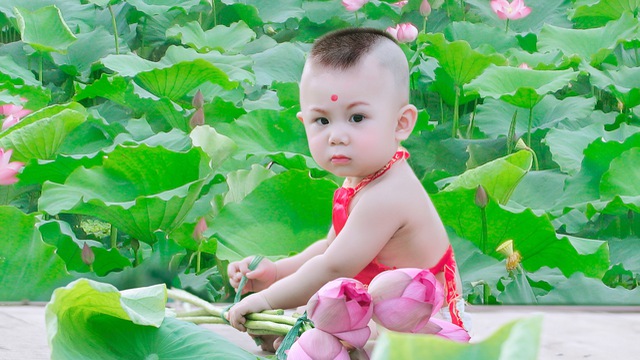 top-nhung-hinh-anh-be-trai-de-thuong-kute-nhat-hinh-baby-con-trai-5.jpg