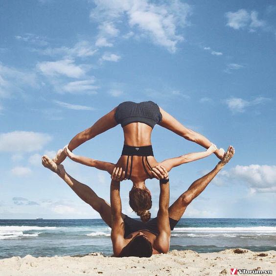 Yoga đôi mang đến cho bạn sự phát triển về cả vật lý và tâm linh. Với một người đối tác, bạn có thể tìm thấy sự cân bằng giữa trí não, thân thể và tinh thần. Hãy cùng chiêm ngưỡng hình ảnh về những bài tập Yoga đôi, sẽ giúp bạn tăng cường cả hai khía cạnh này.