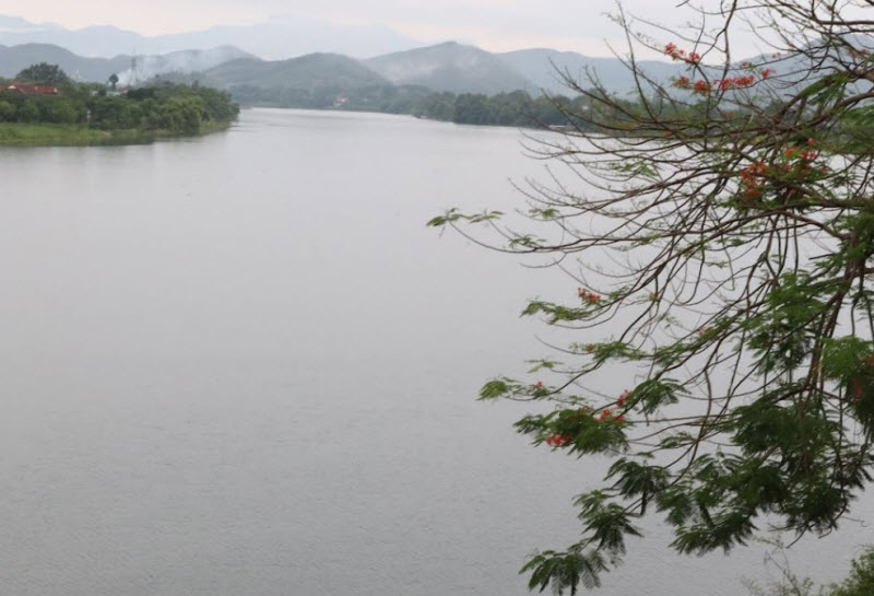Sông Hương vừa mang vẻ đẹp nổi bật ở cảnh sắc thiên nhiên, vừa mang vẻ đẹp  bề sâu trầm tích văn hóa | VFO.VN